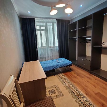 Комната В 4Х Комнатной Квартире อัลมาตี ภายนอก รูปภาพ